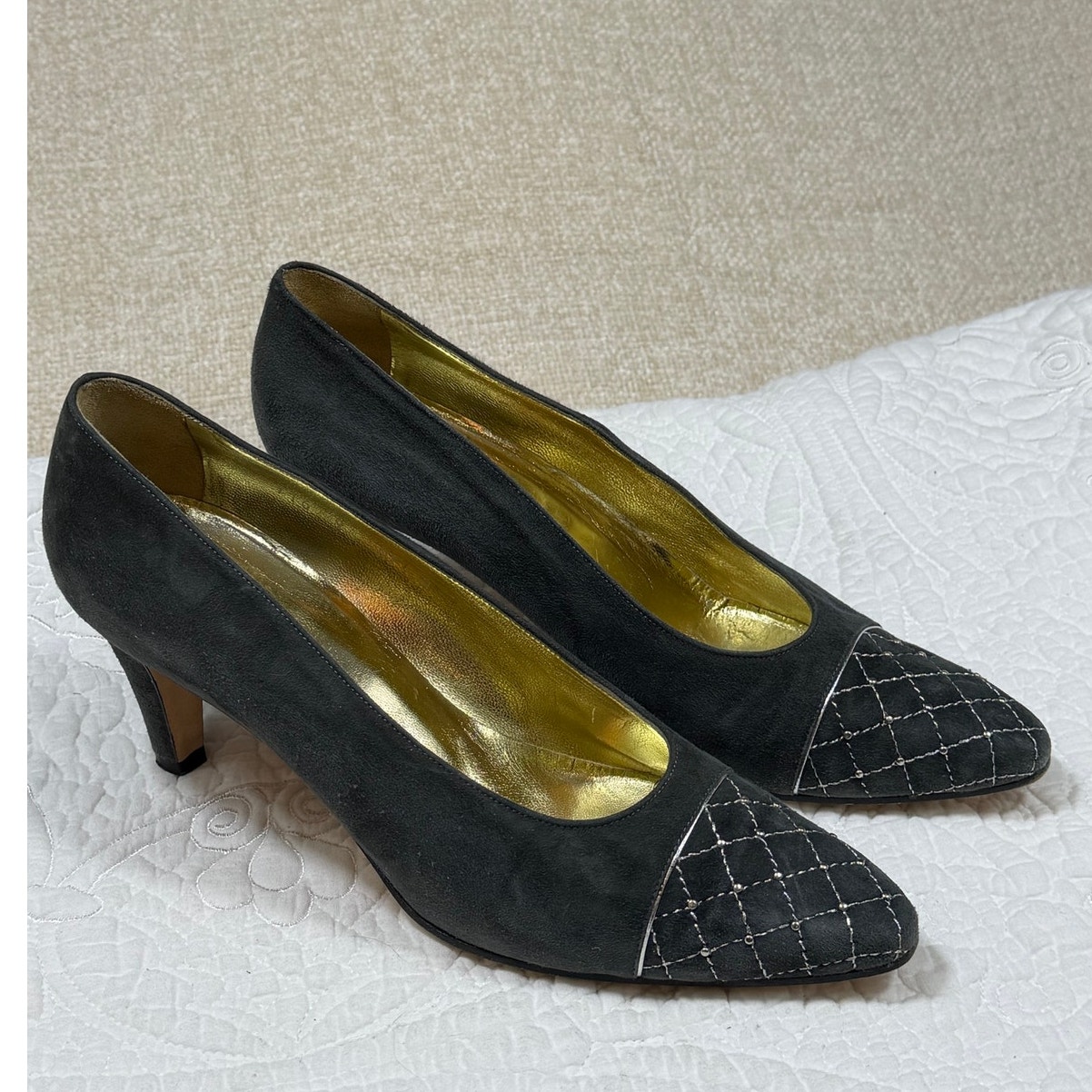 St John Women's Gray 9aa Quilted Suede Kitten Heel Pumps Gold Trim Dress Heels